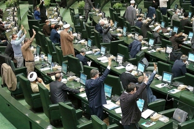 پیامک یک نماینده به یکی از وزرا: چرا در حکم انتصاب پدرزنم برای فلان شرکت وقت تلف می کنی؟