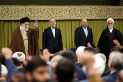 رهبر انقلاب: ما امروز دچار سه مرحله استعماری هستیم؛ چشمداشت دستگاه های قدرت زورمند شیطانی عالم به منابع طبیعی کشورها و ملت ها، به فرهنگ اصیل آنها و نیز به هویت ملی و اسلامی آنها، در راس آنها آمریکاست