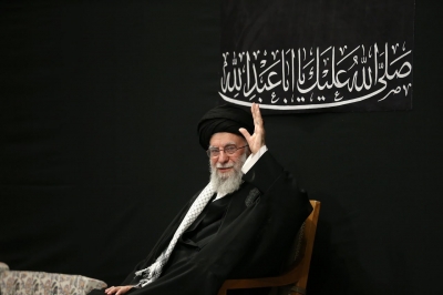 تصاویر حضور رهبر انقلاب در مراسم عزاداری شب عاشورای حسینی