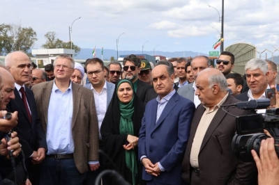 بازدید وزیر راه و هیئت های روس و آذربایجان از پایانه مرزی و بارانداز ریلی آستارا