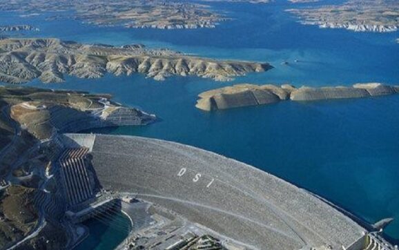 بحران آبی و زیست محیطی پسا آبگیری بزرگ‌ترین سد ترکیه را بررسی می‌کند