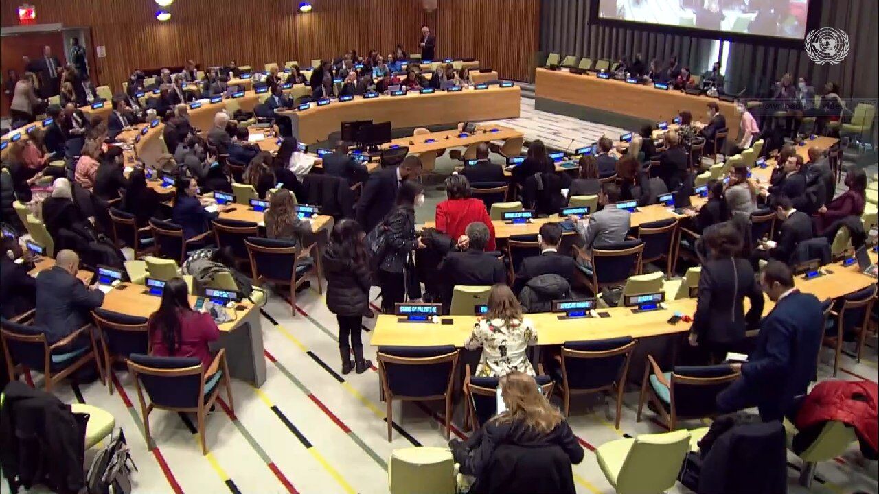 با ۲۹ رأی موافق، ۸ رأی مخالف و ۱۶ رأی ممتنع قطعنامه لغو عضویت ایران در کمیسیون مقام زن سازمان ملل به تصویب رسید
